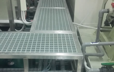 珠海雙贏集團廠區(qū)玻璃鋼格柵蓋板、防腐工程安裝(圖1)